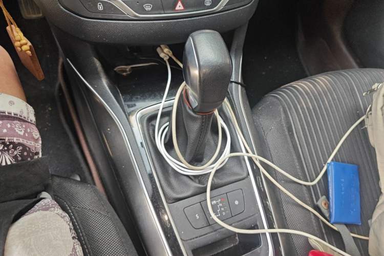 Used Peugeot 408 2015 1.2T Automatic Luxury Edition Gear Lever