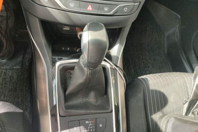 Used Peugeot 408 2015 1.2T Automatic Luxury Edition Gear Lever