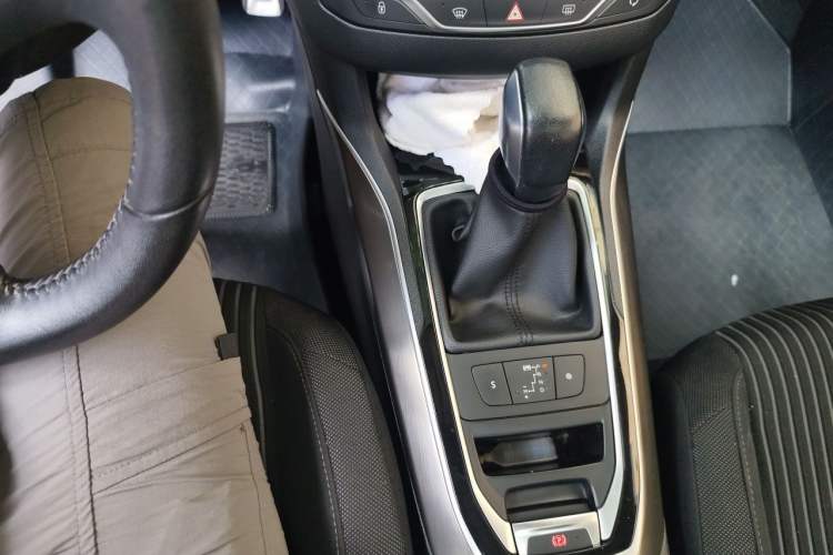 Used Peugeot 408 2015 1.2T Automatic Luxury Edition Gear Lever