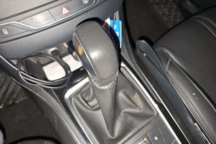 Used Peugeot 408 2015 1.2T Automatic Luxury Edition Gear Lever