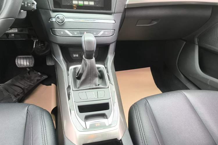 Used Peugeot 408 2015 1.2T Automatic Luxury Edition Gear Lever