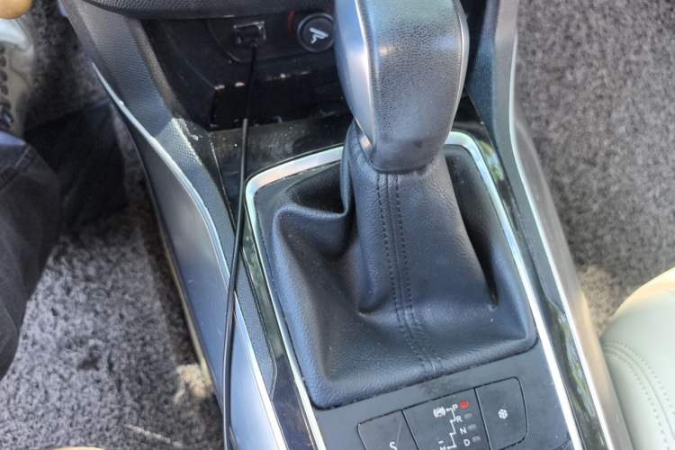 Used Peugeot 408 2015 1.2T Automatic Luxury Edition Gear Lever