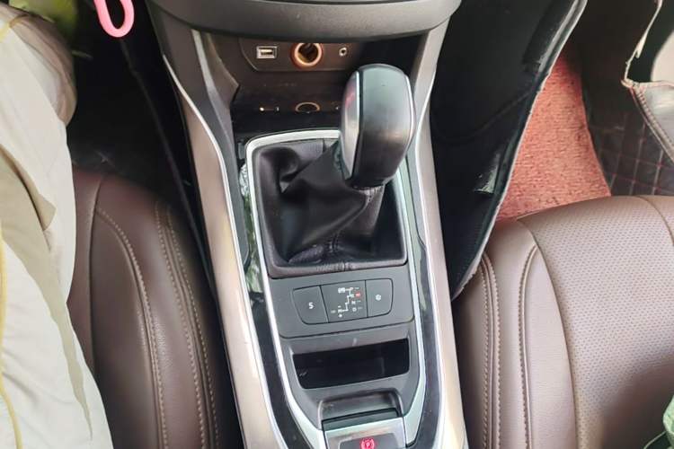 Used Peugeot 408 2015 1.2T Automatic Luxury Edition Gear Lever