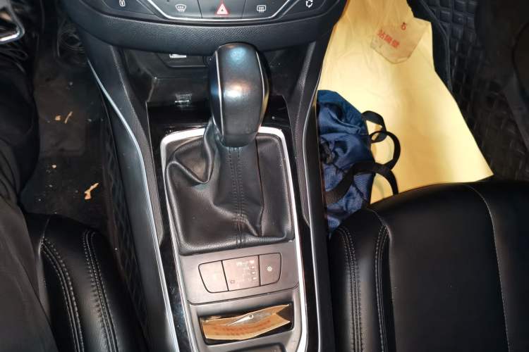 Used Peugeot 408 2015 1.2T Automatic Luxury Edition Gear Lever