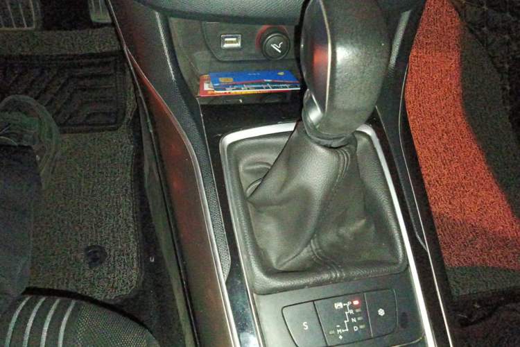 Used Peugeot 408 2015 1.2T Automatic Luxury Edition Gear Lever