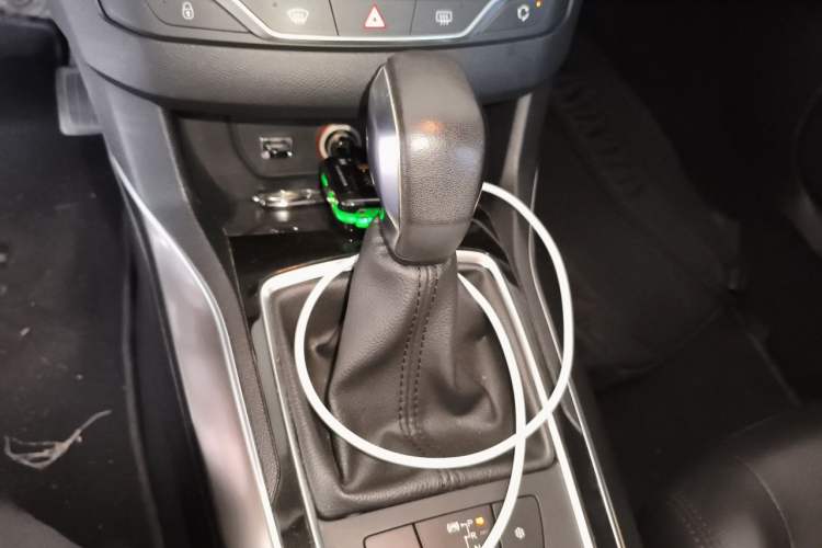 Used Peugeot 408 2015 1.2T Automatic Luxury Edition Gear Lever