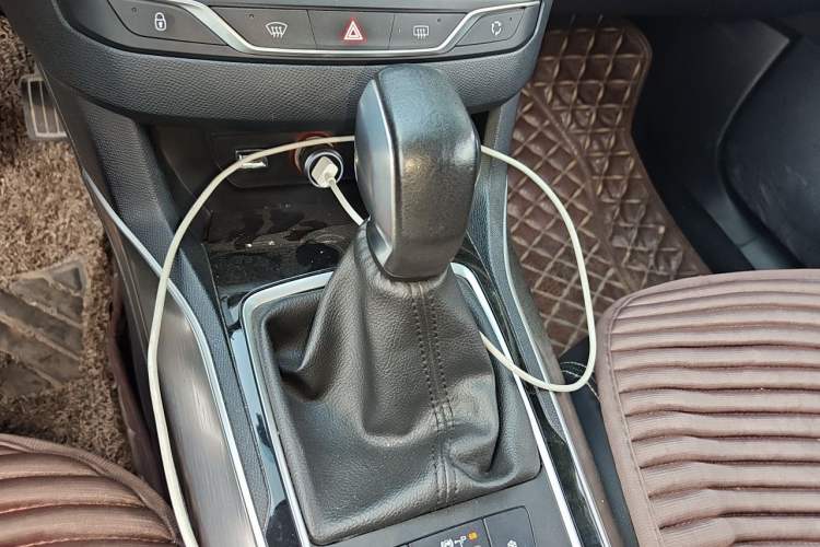 Used Peugeot 408 2015 1.2T Automatic Luxury Edition Gear Lever
