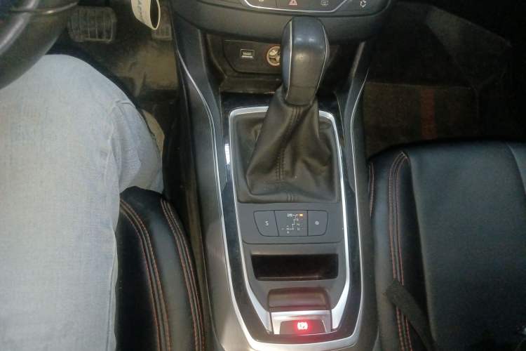 Used Peugeot 408 2015 1.2T Automatic Luxury Edition Gear Lever