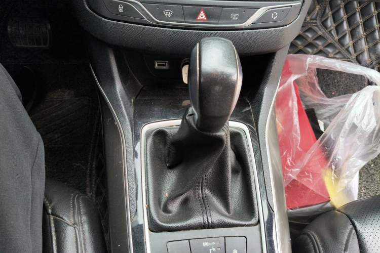 Used Peugeot 408 2015 1.2T Automatic Luxury Edition Gear Lever