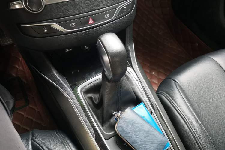 Used Peugeot 408 2015 1.2T Automatic Luxury Edition Gear Lever