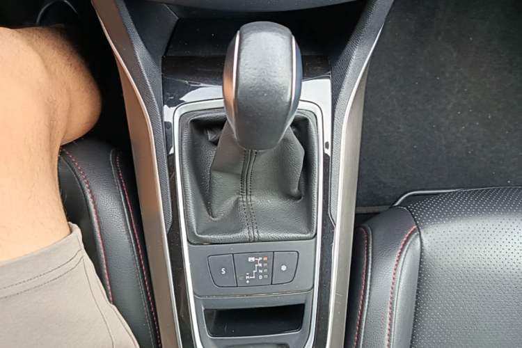 Used Peugeot 408 2015 1.2T Automatic Luxury Edition Gear Lever