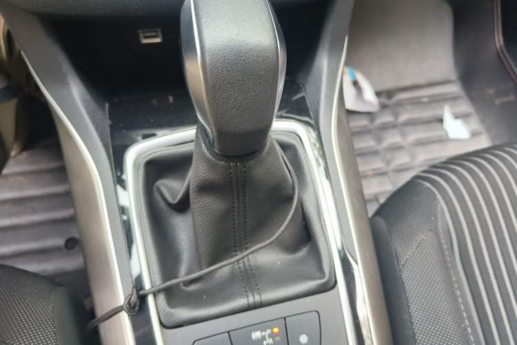 Used Peugeot 408 2015 1.2T Automatic Luxury Edition Gear Lever