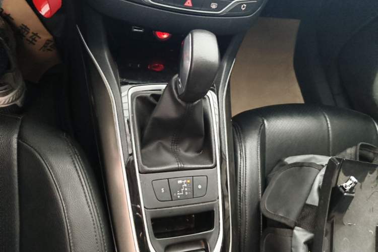 Used Peugeot 408 2015 1.2T Automatic Luxury Edition Gear Lever