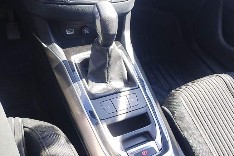 Used Peugeot 408 2015 1.2T Automatic Luxury Edition Gear Lever
