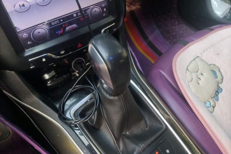 Used Peugeot 408 2015 1.2T Automatic Luxury Edition Gear Lever