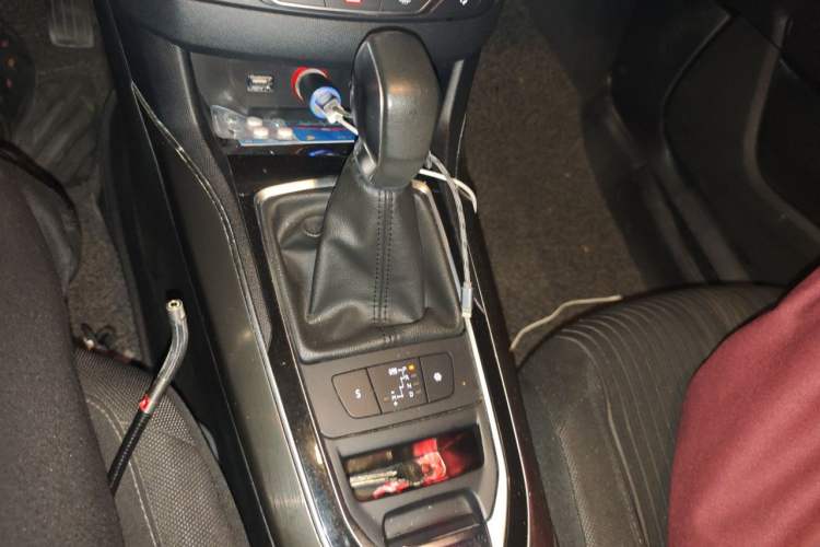 Used Peugeot 408 2015 1.2T Automatic Luxury Edition Gear Lever