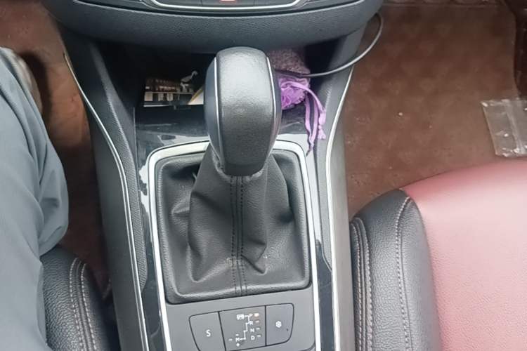 Used Peugeot 408 2015 1.2T Automatic Luxury Edition Gear Lever