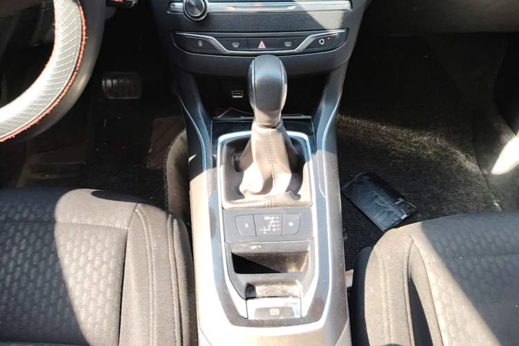 Used Peugeot 408 2015 1.2T Automatic Luxury Edition Gear Lever