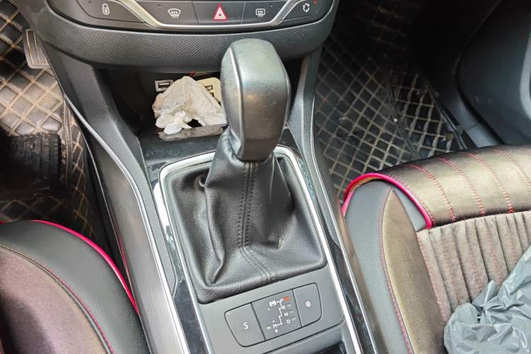 Used Peugeot 408 2015 1.2T Automatic Luxury Edition Gear Lever