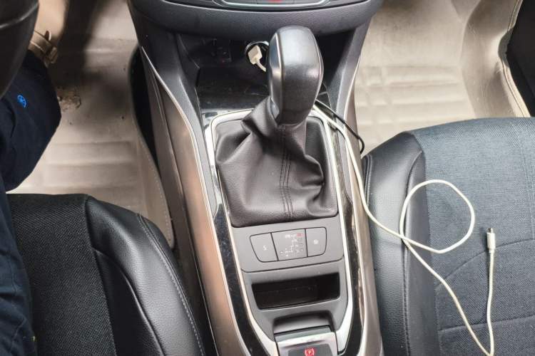 Used Peugeot 408 2015 1.2T Automatic Luxury Edition Gear Lever