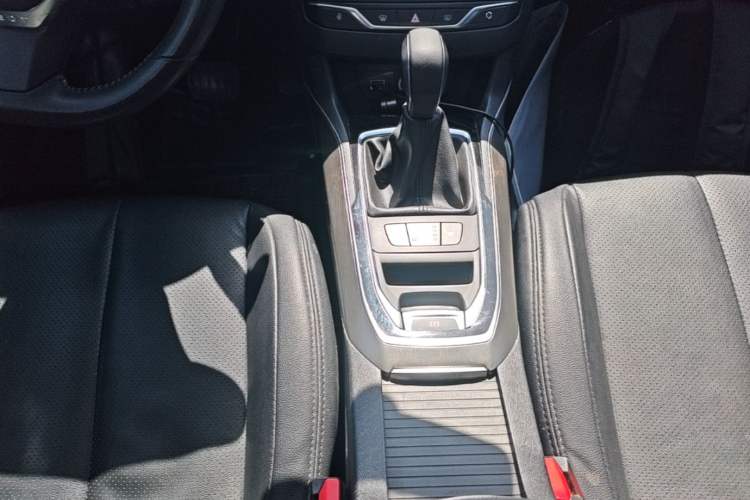 Used Peugeot 408 2015 1.2T Automatic Luxury Edition Gear Lever