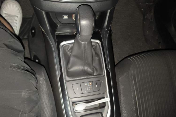 Used Peugeot 408 2015 1.2T Automatic Luxury Edition Gear Lever