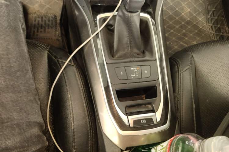 Used Peugeot 408 2015 1.2T Automatic Luxury Edition Gear Lever