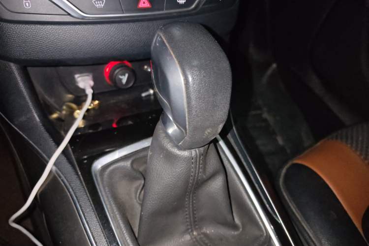 Used Peugeot 408 2015 1.2T Automatic Luxury Edition Gear Lever