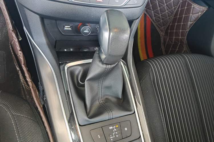 Used Peugeot 408 2015 1.2T Automatic Luxury Edition Gear Lever
