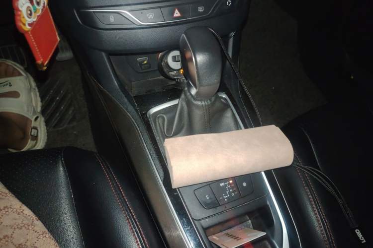 Used Peugeot 408 2015 1.2T Automatic Luxury Edition Gear Lever