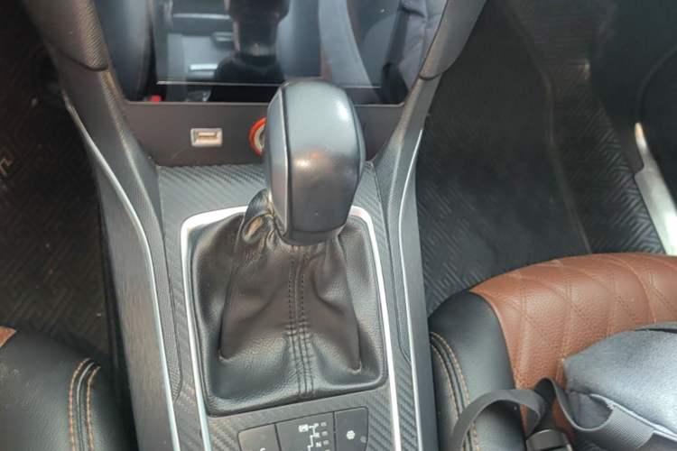Used Peugeot 408 2015 1.2T Automatic Luxury Edition Gear Lever