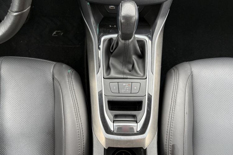 Used Peugeot 408 2015 1.2T Automatic Luxury Edition Gear Lever