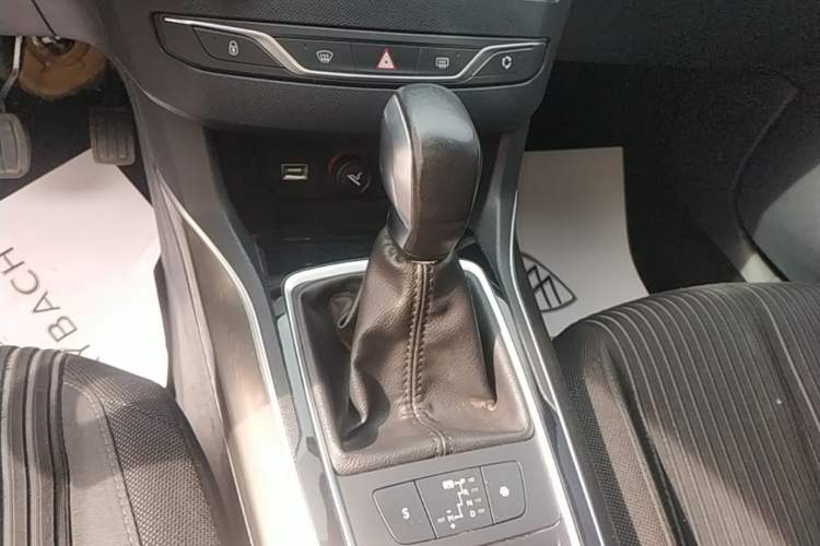 Used Peugeot 408 2015 1.2T Automatic Luxury Edition Gear Lever