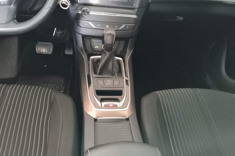 Used Peugeot 408 2015 1.2T Automatic Luxury Edition Gear Lever