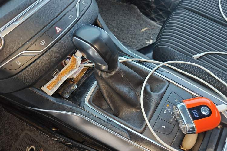 Used Peugeot 408 2015 1.2T Automatic Luxury Edition Gear Lever