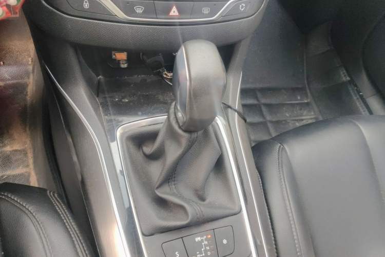 Used Peugeot 408 2015 1.2T Automatic Luxury Edition Gear Lever