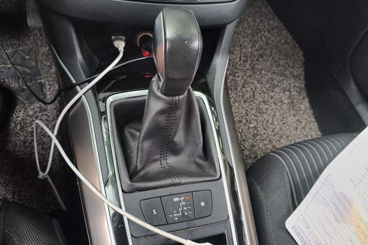 Used Peugeot 408 2015 1.2T Automatic Luxury Edition Gear Lever