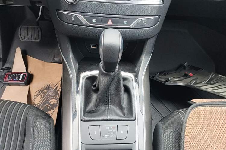 Used Peugeot 408 2015 1.2T Automatic Luxury Edition Gear Lever