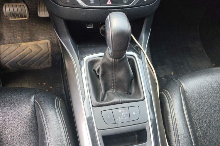 Used Peugeot 408 2015 1.2T Automatic Luxury Edition Gear Lever
