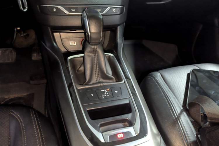 Used Peugeot 408 2015 1.2T Automatic Luxury Edition Gear Lever