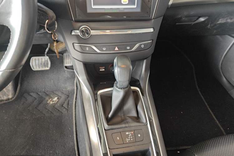 Used Peugeot 408 2015 1.2T Automatic Luxury Edition Gear Lever