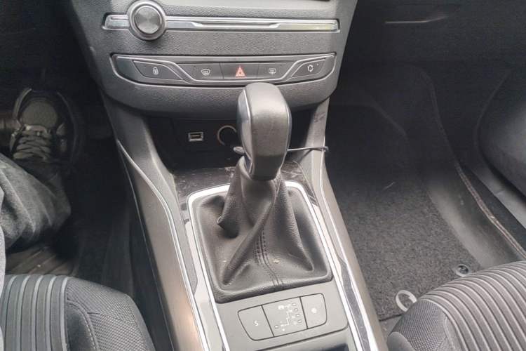 Used Peugeot 408 2015 1.2T Automatic Luxury Edition Gear Lever