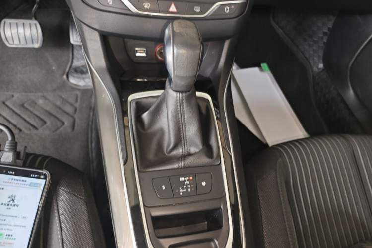 Used Peugeot 408 2015 1.2T Automatic Luxury Edition Gear Lever