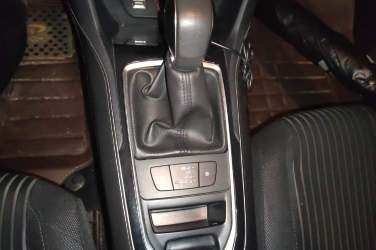 Used Peugeot 408 2015 1.2T Automatic Luxury Edition Gear Lever