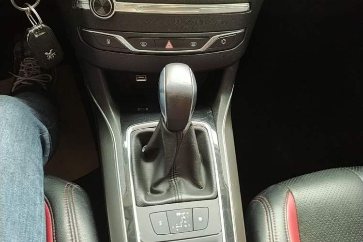 Used Peugeot 408 2015 1.2T Automatic Luxury Edition Gear Lever