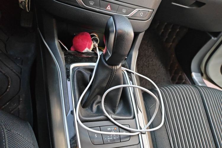 Used Peugeot 408 2015 1.2T Automatic Luxury Edition Gear Lever