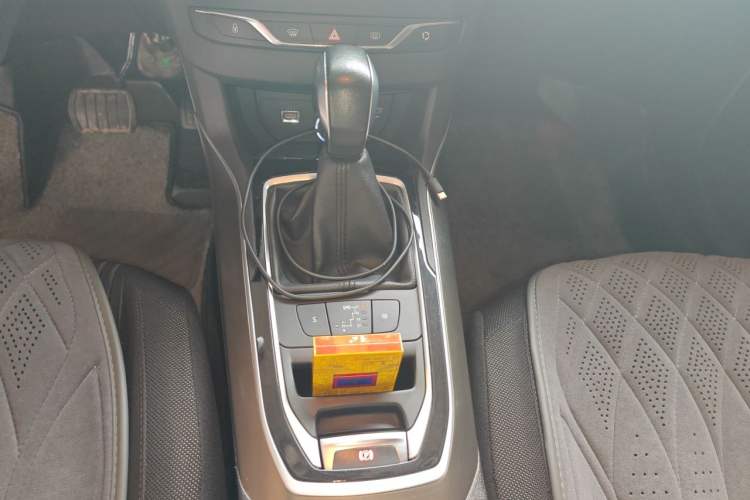 Used Peugeot 408 2015 1.2T Automatic Luxury Edition Gear Lever