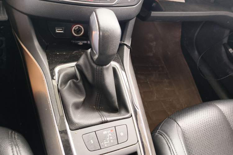 Used Peugeot 408 2015 1.2T Automatic Luxury Edition Gear Lever