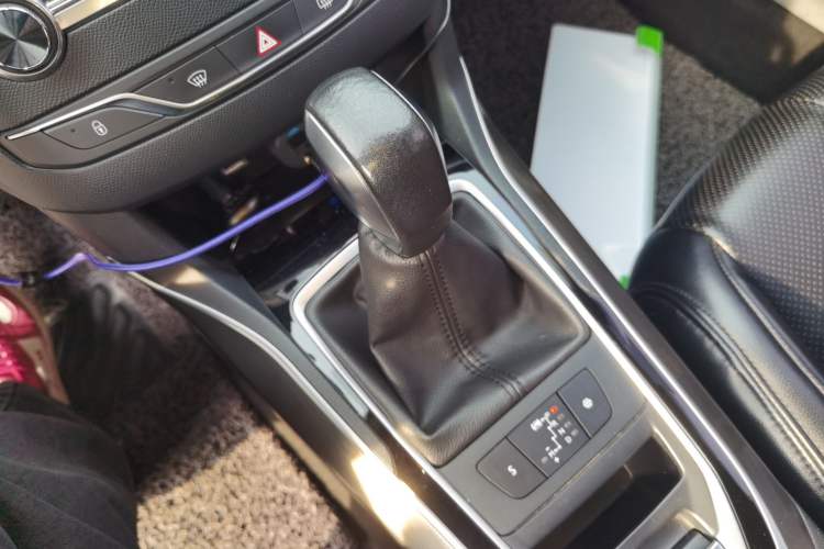 Used Peugeot 408 2015 1.2T Automatic Luxury Edition Gear Lever