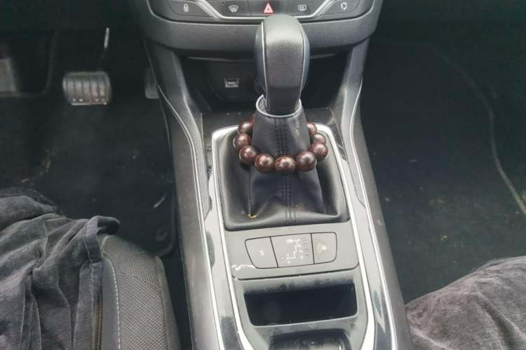 Used Peugeot 408 2015 1.2T Automatic Luxury Edition Gear Lever